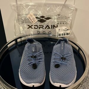 XDrain slip on water shoes for beach or pool-BNWT-size 7. Lavender blue
